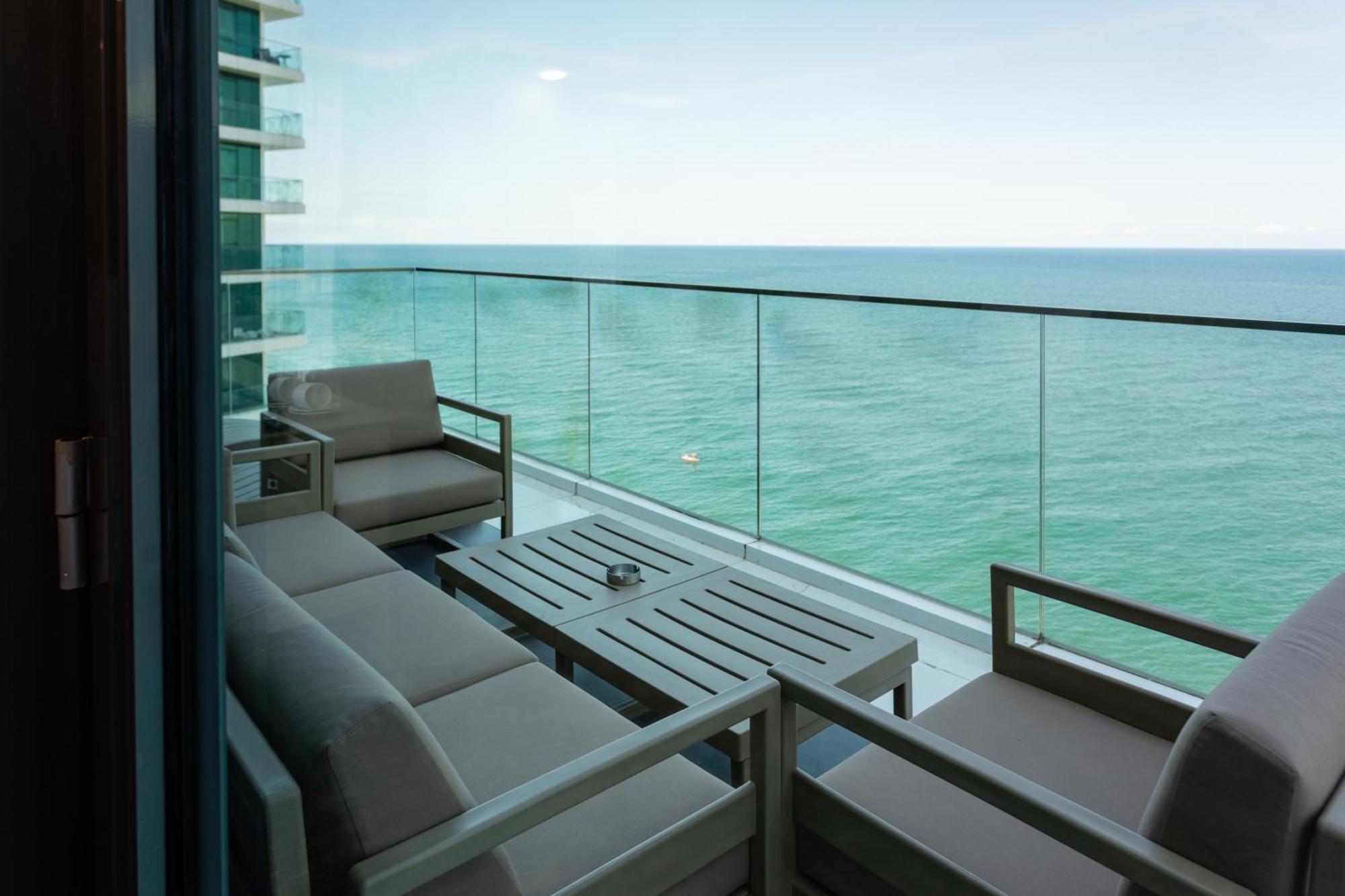 ホテル Batumi View Luxury エクステリア 写真